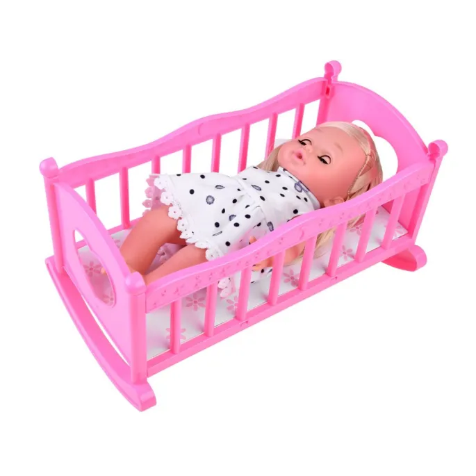 Łóżeczko z motywem gwiazdek i księżyca oraz elementami ozdobnymi