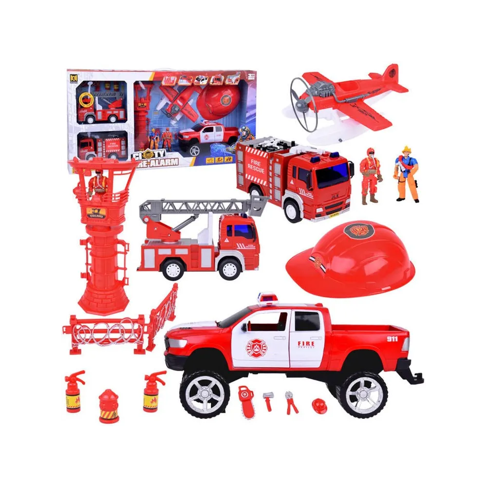 zestaw pojazdów strażackich i kask dla dzieci na białym tle