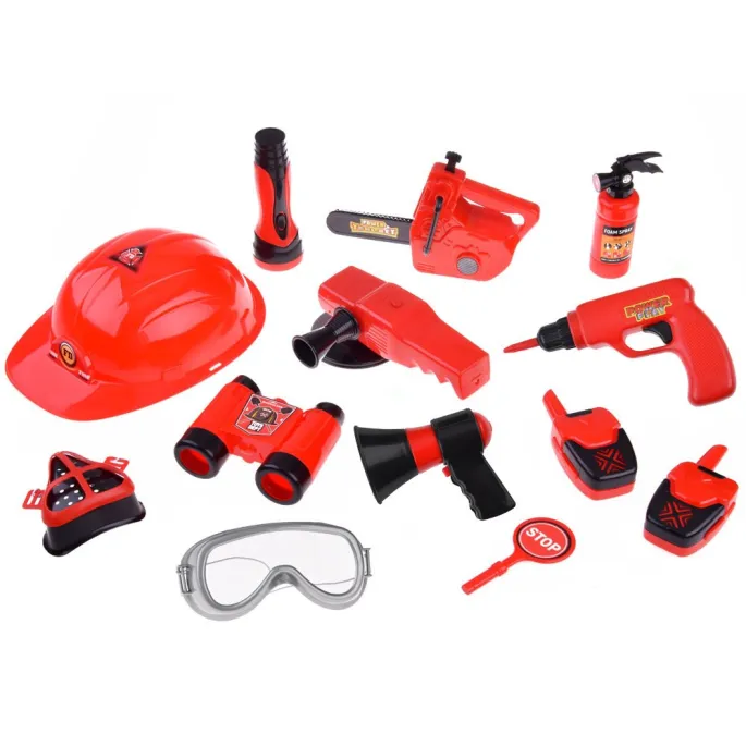 zbliżenie na zestaw narzędzi strażackich z kompletu dla dzieci