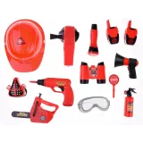 zestaw akcesoriów strażackich ułożony w atrakcyjnej kompozycji