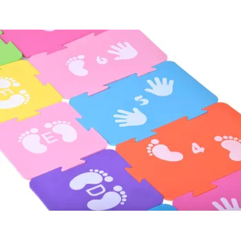 zbliżenie na miękkie, kolorowe elementy gry "Działaj z zamieszaniem"