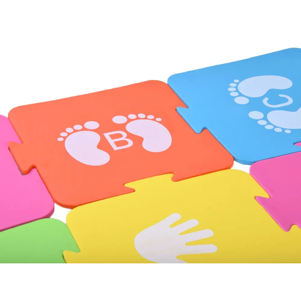 układanie puzzli podczas gry ruchowej w domu lub na świeżym powietrzu