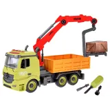 Emocjonująca zabawa dźwigiem z napędem friction przez dziecko