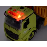 Samodzielnie skręcony pojazd budowlany gotowy do zabawy