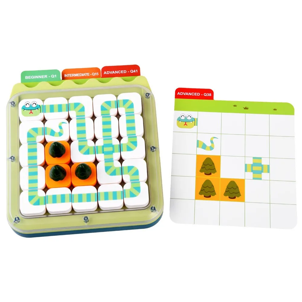 Plansza z ułożonym wężem i drzewkami podczas gry