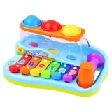 Zbliżenie na otwory do wrzucania piłeczek w cymbałkach