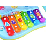 Cymbałki prezentowane w trakcie zabawy przez dziecko