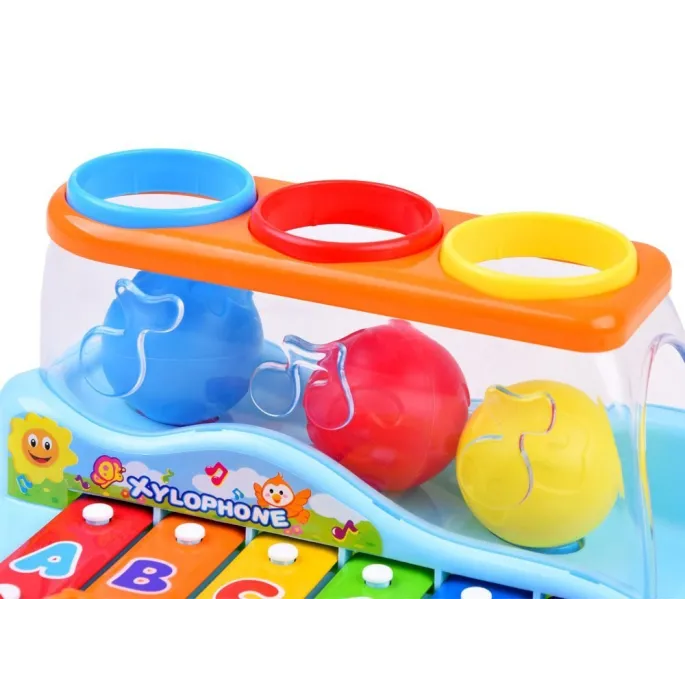 Szczegółowy widok kolorowych detali na powierzchni cymbałków