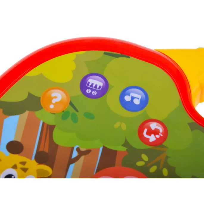 Pianinko interaktywne podczas zabawy w dziecięcych rękach