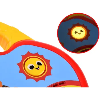 Detal panelu z ilustracjami zwierząt na edukacyjnych organkach