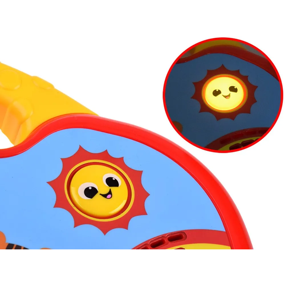 Detal panelu z ilustracjami zwierząt na edukacyjnych organkach