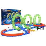 Widok toru z pętlami 360 stopni i fluorescencyjnymi elementami