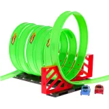 widok całego złożonego toru wyścigowego z pętlami i wyrzutnią