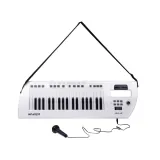 zbliżenie na przyciski sterujące pianina elektrycznego dla dzieci