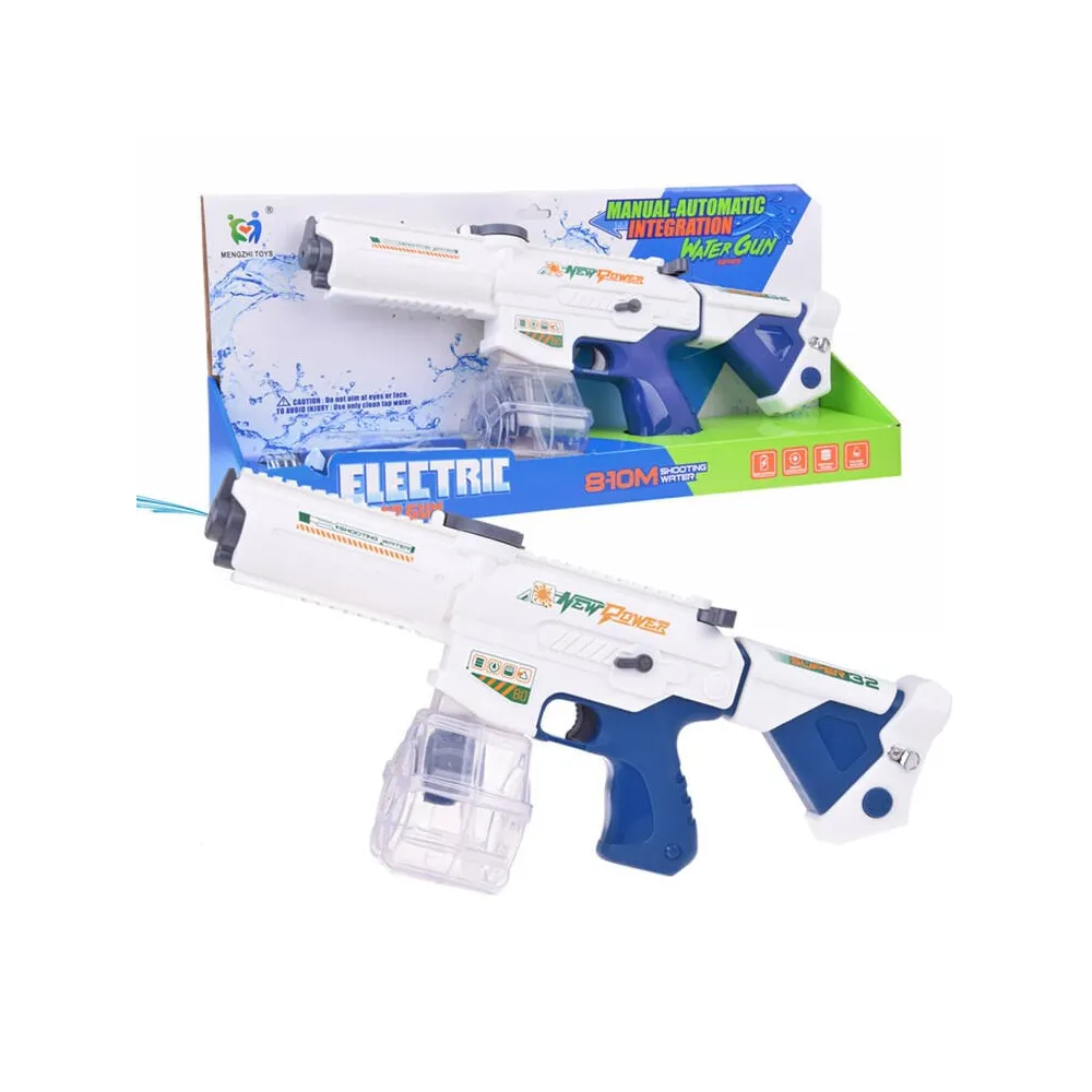 elektryczny pistolet na wodę z dużym zbiornikiem podczas zabawy