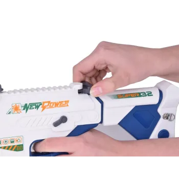 pistolet na wodę zapakowany w kolorowe pudełko na prezent