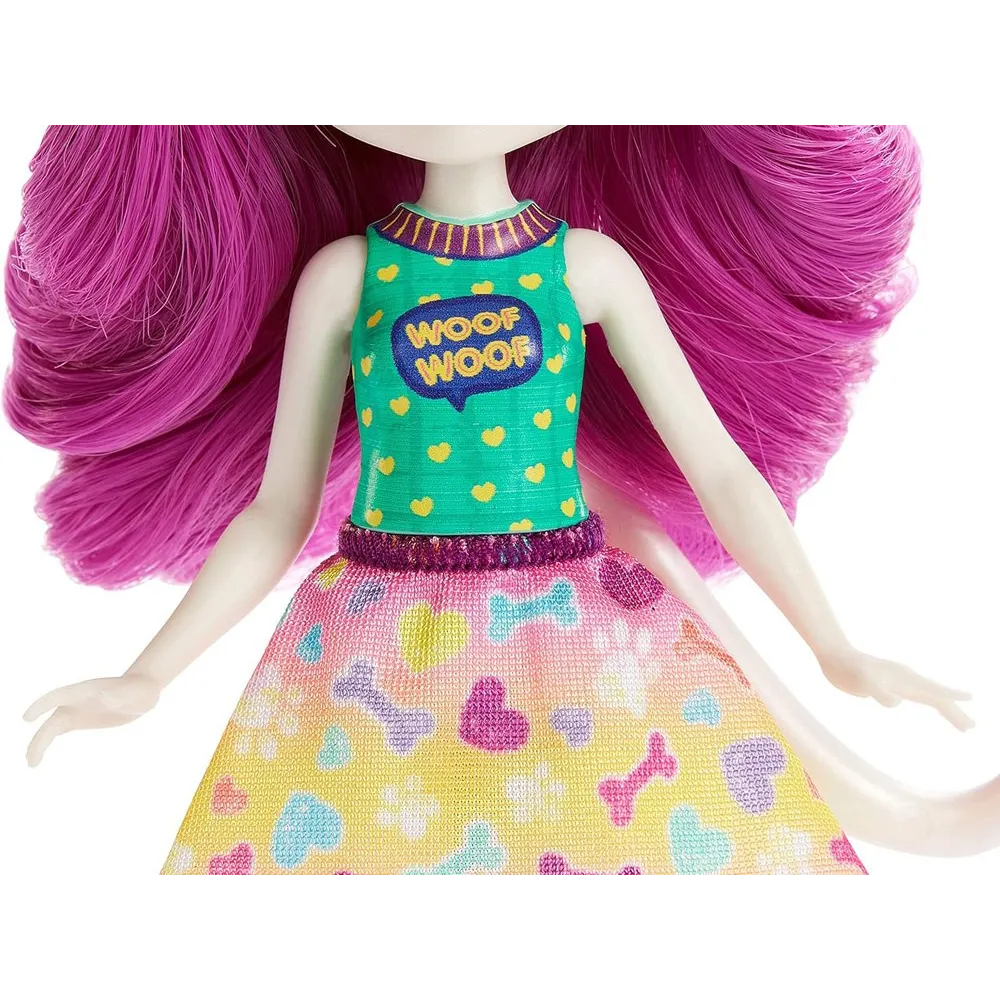 Zbliżenie na twarz lalki Dessa z sympatycznymi uszami i ogonem