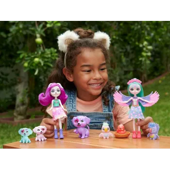 Detale stroju i butów Dessa Dalmatian na tle kolorowych akcesoriów