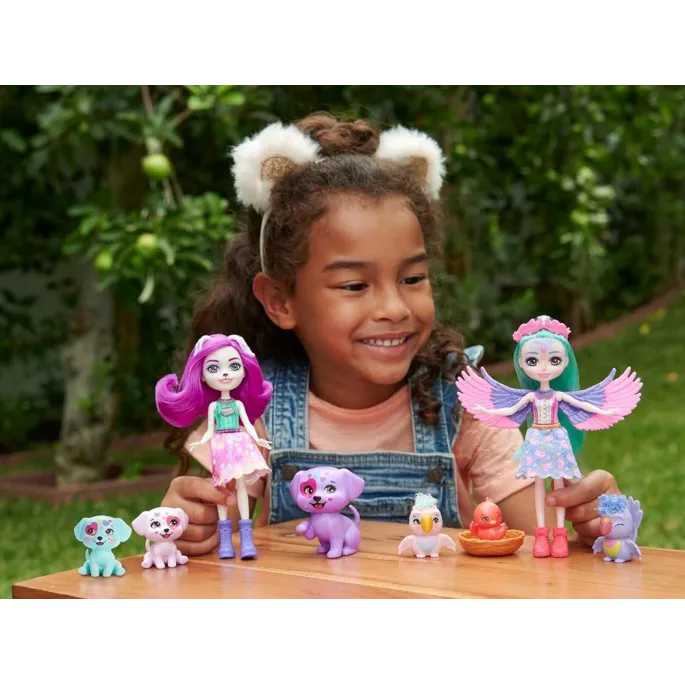 Detale stroju i butów Dessa Dalmatian na tle kolorowych akcesoriów