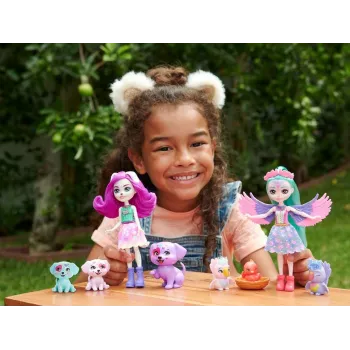 Zbliżenie na szczegółowe detale stroju Filia Finch