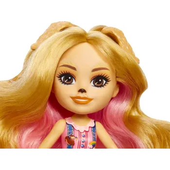 zestaw Enchantimals z lalką, szczeniakami i wiewiórką na białym tle