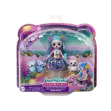 Zbliżenie na niebieską spódniczkę i buciki z buźkami pand