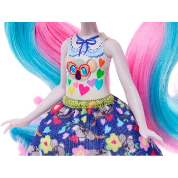 Rodzina pand i bohaterki zestawu na tle leśnych motywów