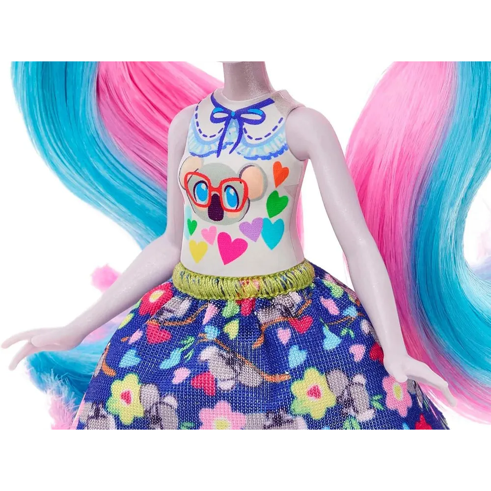 Rodzina pand i bohaterki zestawu na tle leśnych motywów