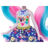 Rodzina pand i bohaterki zestawu na tle leśnych motywów