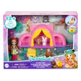 Figurki zwierzątek z zestawu Enchantimals podczas wspólnej zabawy