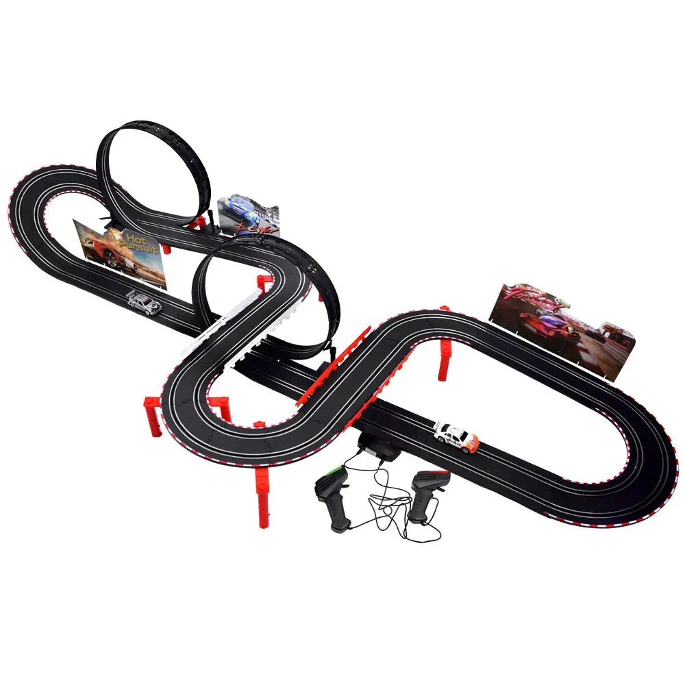 dwa sportowe auta na torze wyścigowym 912cm