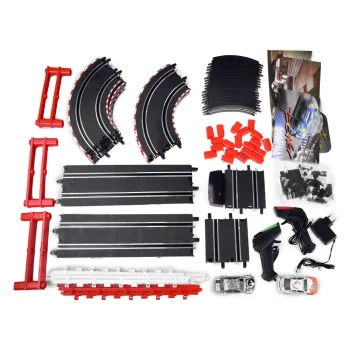 zbliżenie na zakręt toru z bandą bezpieczeństwa