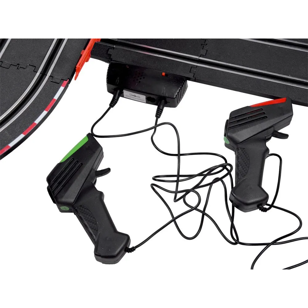 elementy zestawu toru wyścigowego przygotowane do złożenia