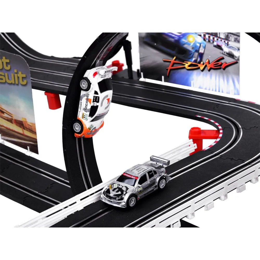 komplet torów i sterowników ustawiony do rozgrywki