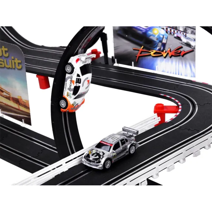 komplet torów i sterowników ustawiony do rozgrywki