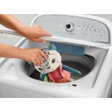 przytulanka pantera zapakowana w otwarte pudełko fsc