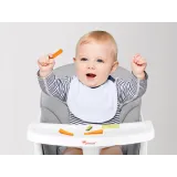 Nakładka na krzesło przeznaczona do jadalni z mocnymi paskami mocującymi