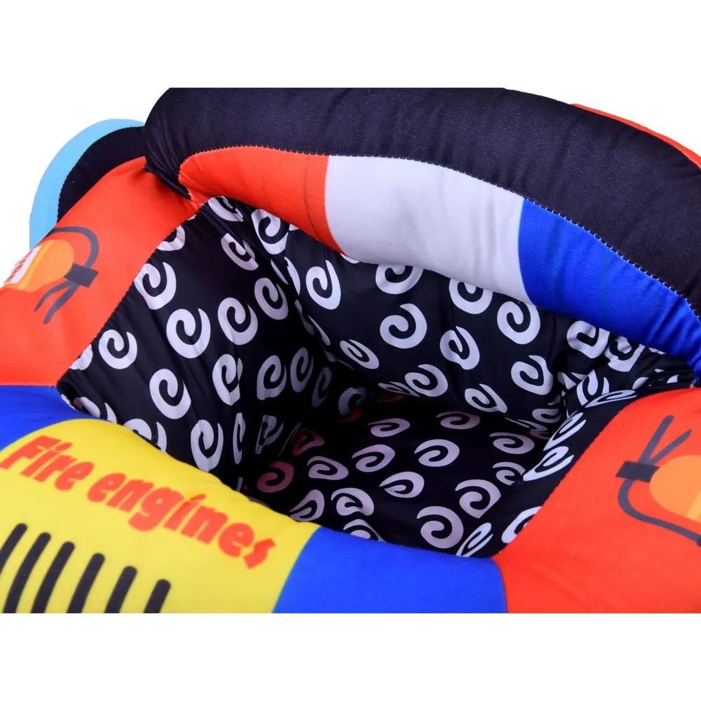 Zbliżenie na boczne oparcia fotelika straż pożarna dla maluszka