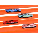 garaż wielopoziomowy z zaparkowanymi samochodzikami