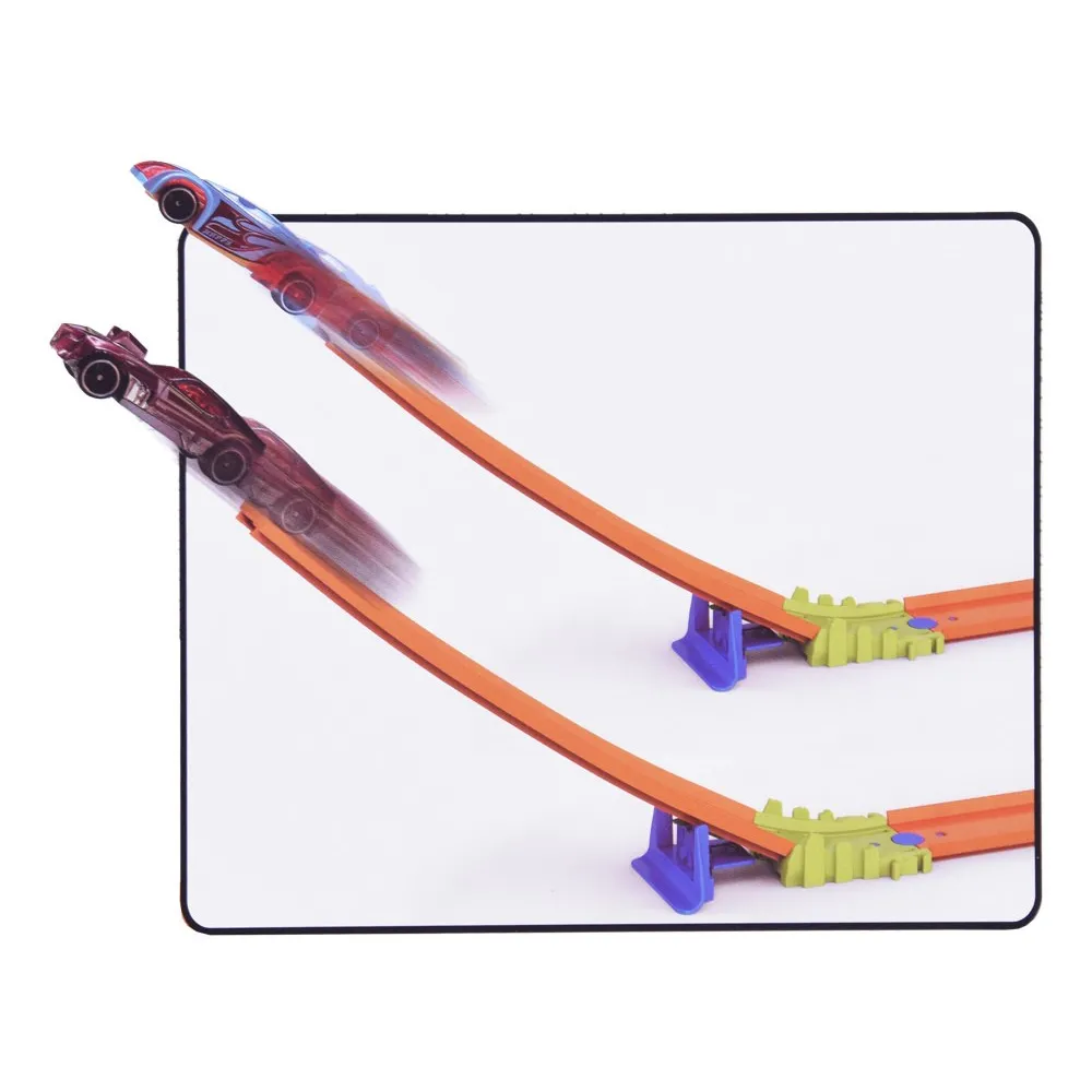 szczegółowe ujęcie plastikowego podwozia jednej z resorówek