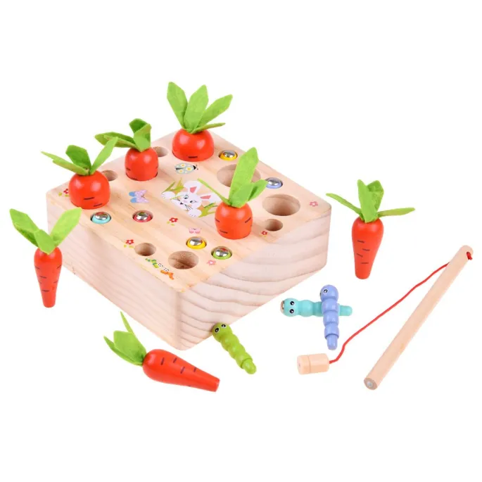 Zbliżenie na drewniane marchewki do dopasowywania w otworach