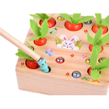 Łowienie robaczków magnesem podczas zabawy