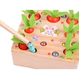 Łowienie robaczków magnesem podczas zabawy