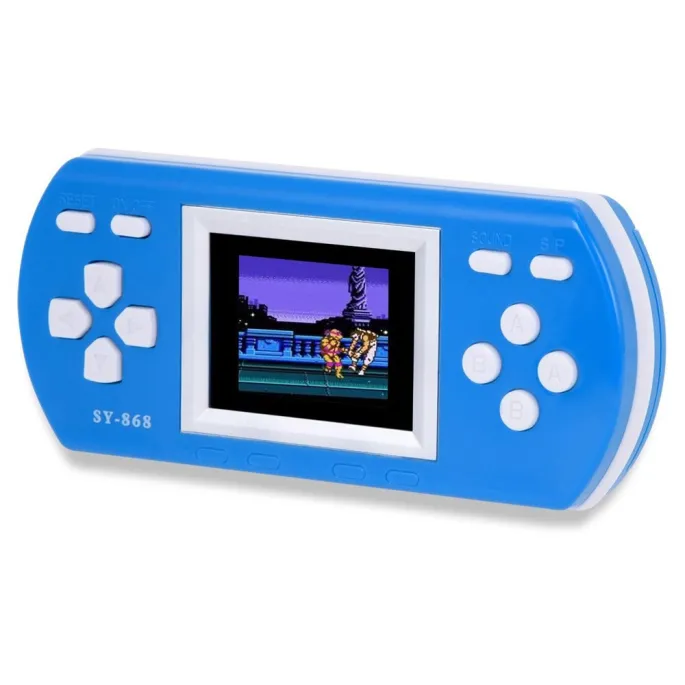 widok kompaktowej konsoli w dłoni użytkownika