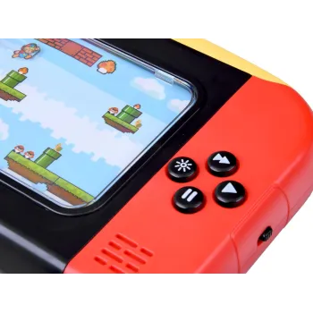 konsola retro gr0677 leżąca w otoczeniu akcesoriów do gier