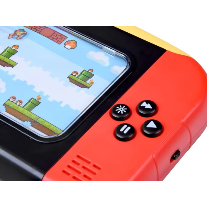 konsola retro gr0677 leżąca w otoczeniu akcesoriów do gier