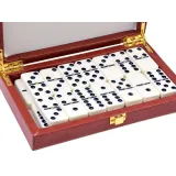 gra domino z masywnymi płytkami w kolorze kości słoniowej