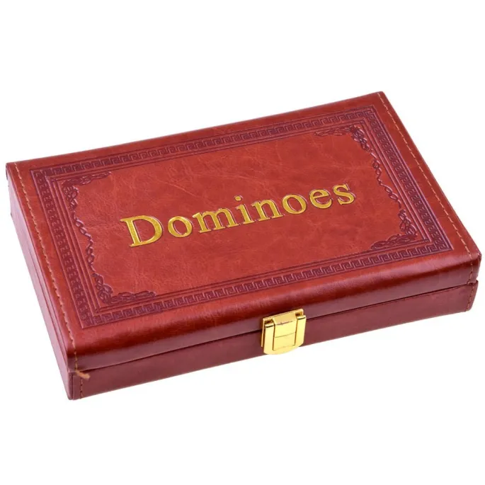 detal opakowania domino z napisem Dominoes