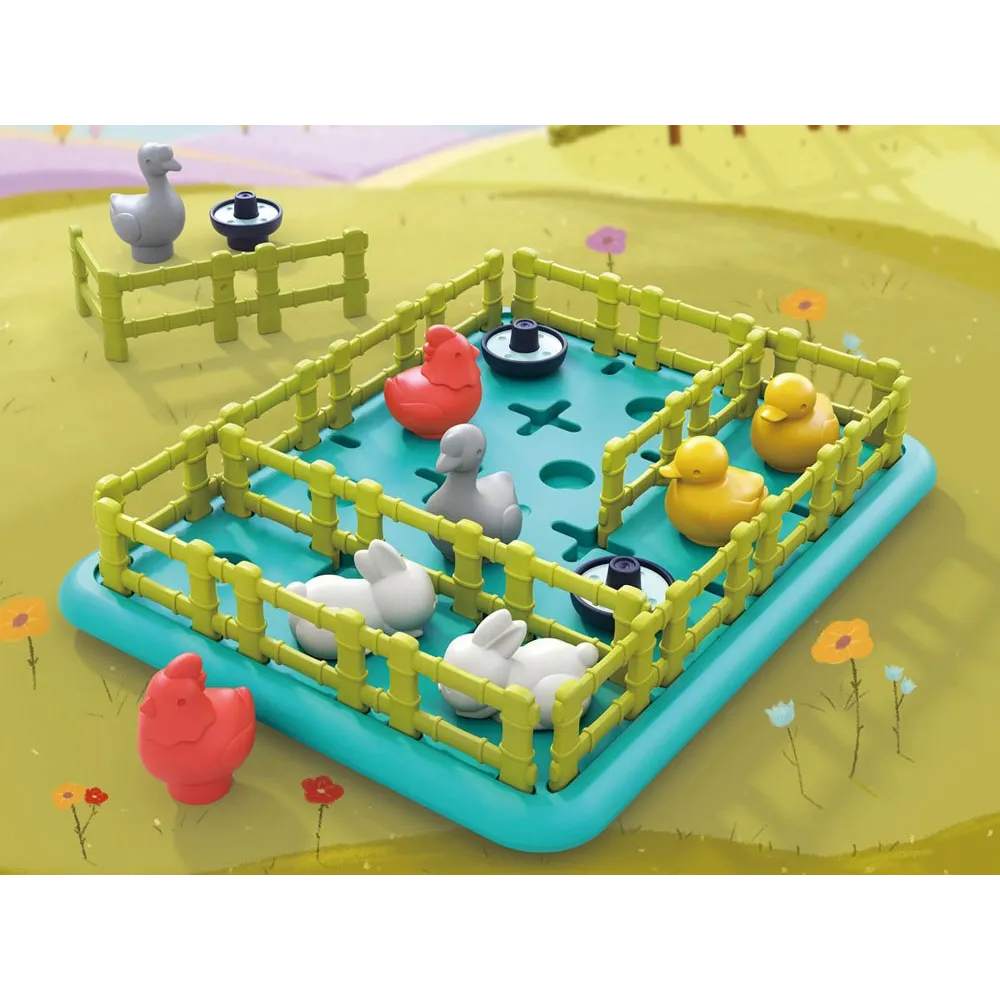 Dziecko układa zwierzątka i płoty na planszy gry Wesoła farma