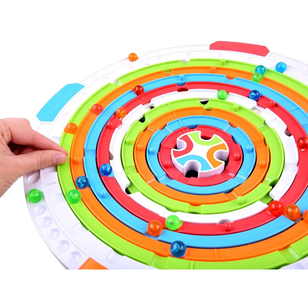 Pojemnik z kulkami w czterech kolorach przy grze OBROTOWA RULETKA